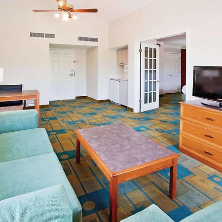 Howard Johnson By Wyndham Columbus Fort Moore Екстер'єр фото