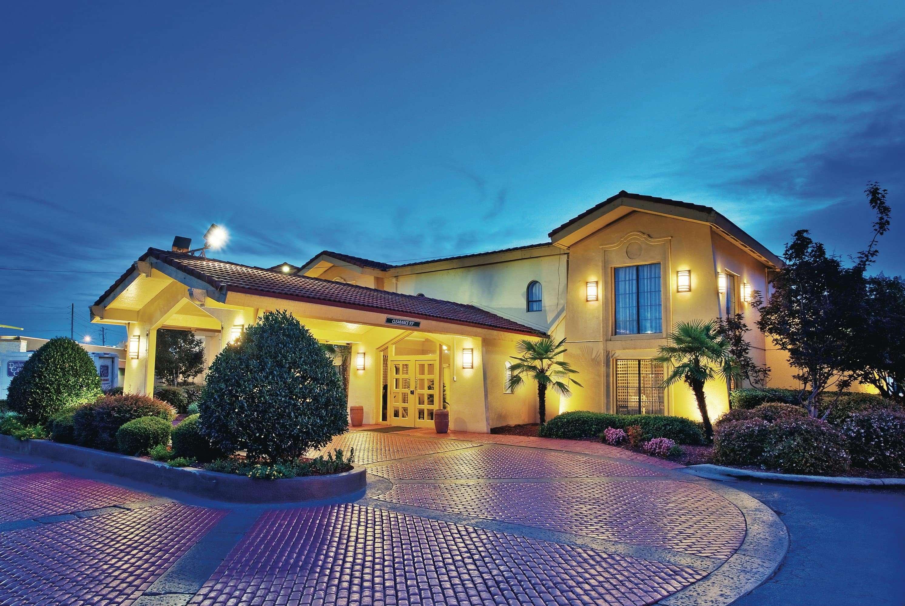 Howard Johnson By Wyndham Columbus Fort Moore Екстер'єр фото