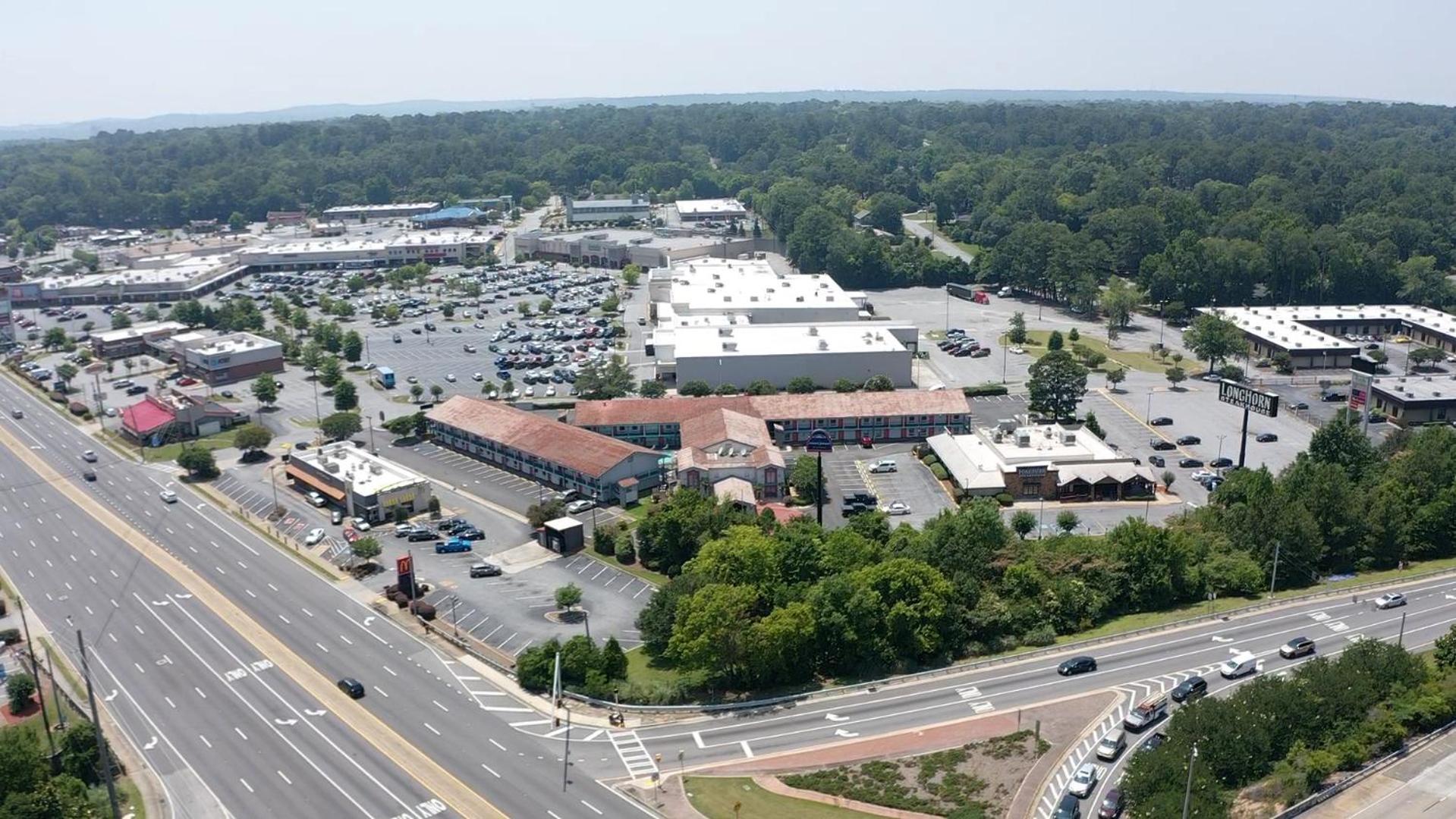 Howard Johnson By Wyndham Columbus Fort Moore Екстер'єр фото